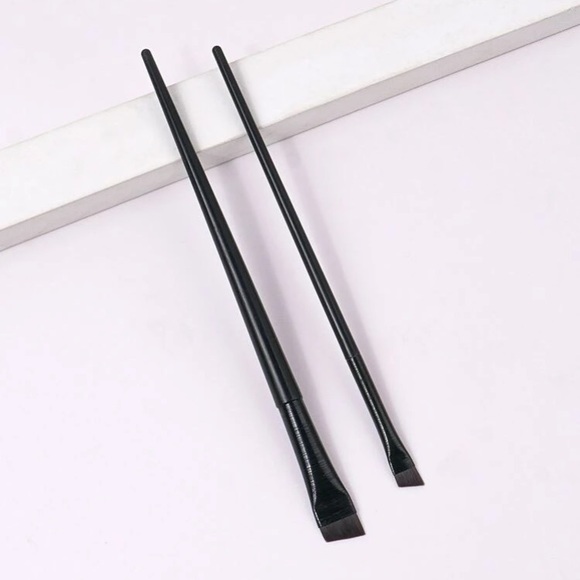 2 Pack Ultra Thin Eyebrow and Eyeliner Brush - Picture 2 of 8